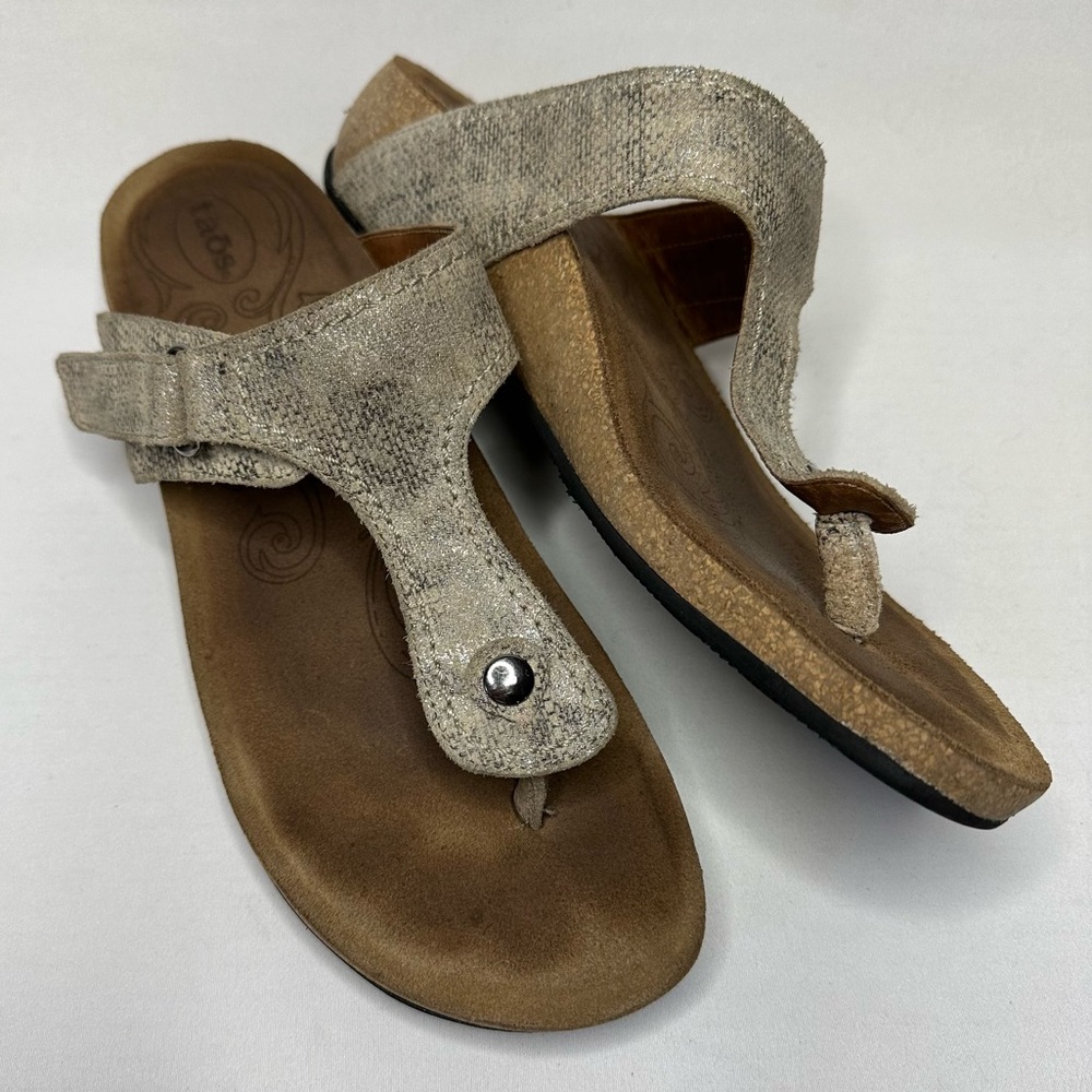 Taos Lucy Leather Thong Sandal Tan Silver Metallic Women’s Size EU 41/US 10-10.5